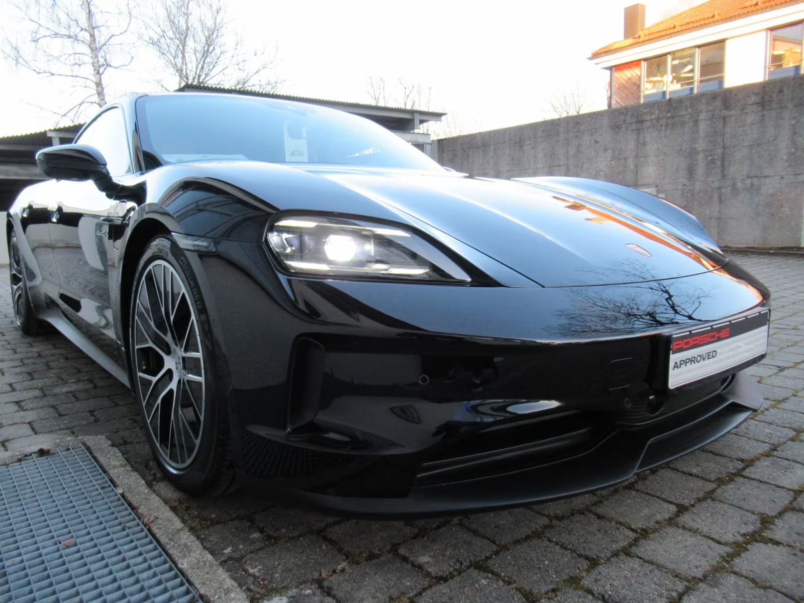 Porsche_Taycan_2025_003.jpg