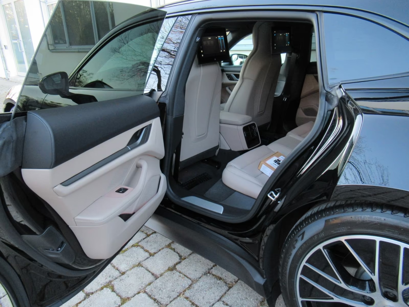 Porsche_Taycan_2025_010.jpg
