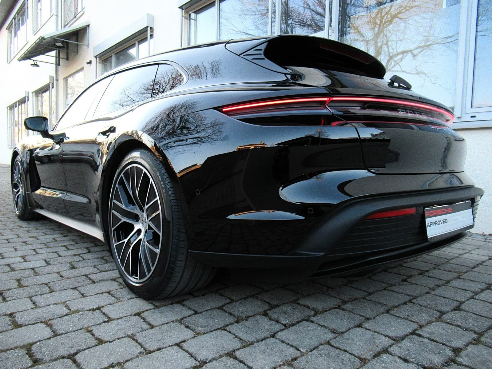 Porsche_Taycan_2025_016.jpg