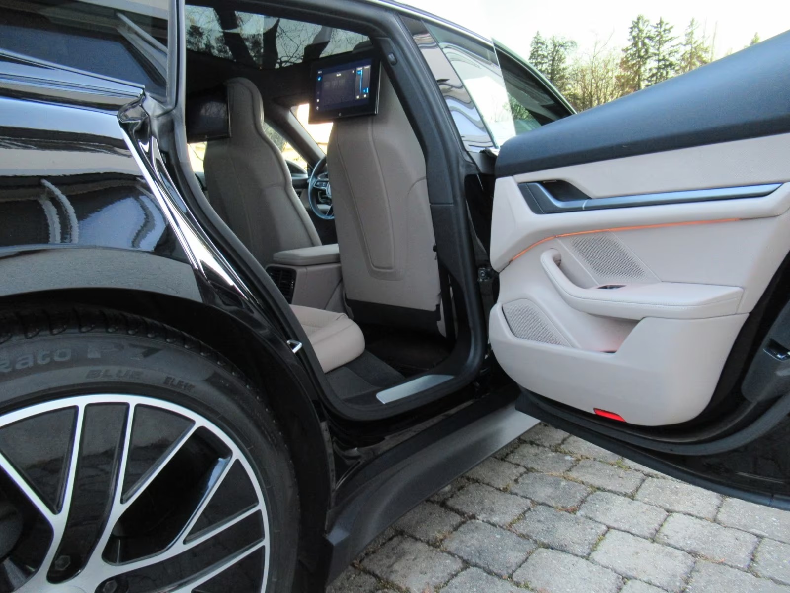 Porsche_Taycan_2025_021.jpg
