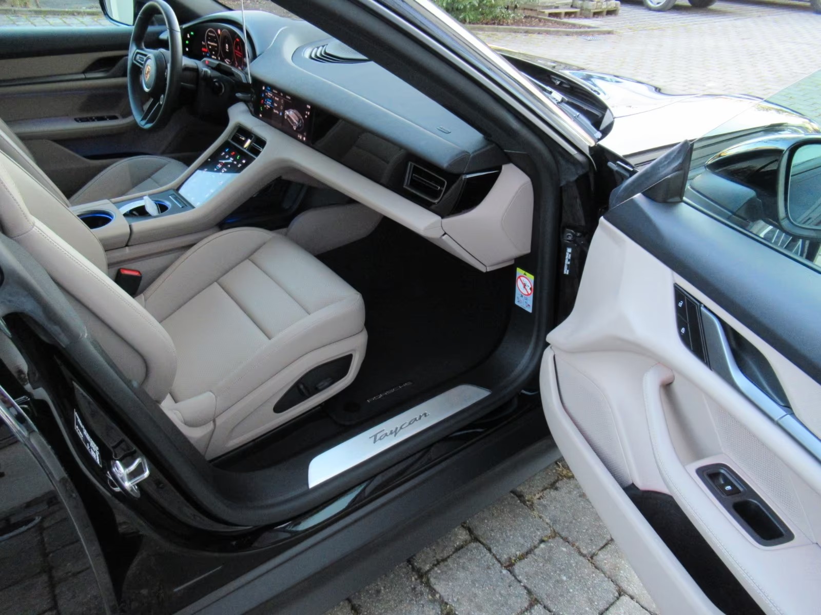 Porsche_Taycan_2025_022.jpg